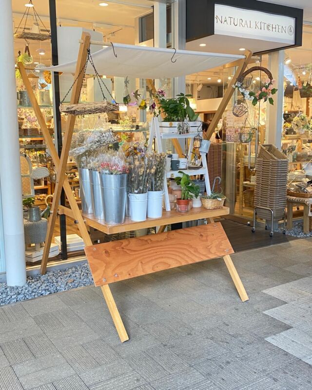 天然木と布でつくられたスタンドで温もりのある風景を。note architect